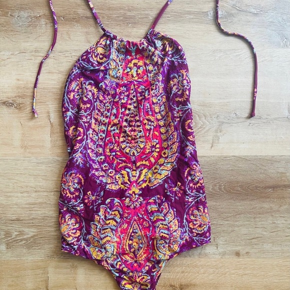 NWOT Billabong one piece halter bathing suit - Picture 4 of 6